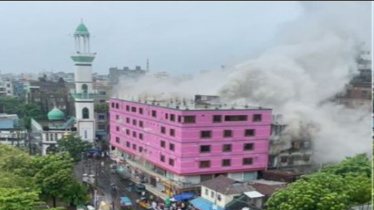 দেওভোগ হাকিম মার্কেটে ভয়াবহ আগুন