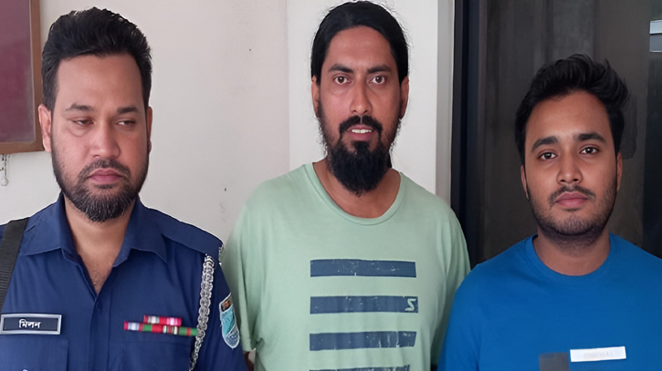 আইভীকে বহনকারী গাড়িতে হামলায় ৩ জন গ্রেপ্তার আইভীকে বহনকারী গাড়িতে হামলায় ৩ জন গ্রেপ্তার