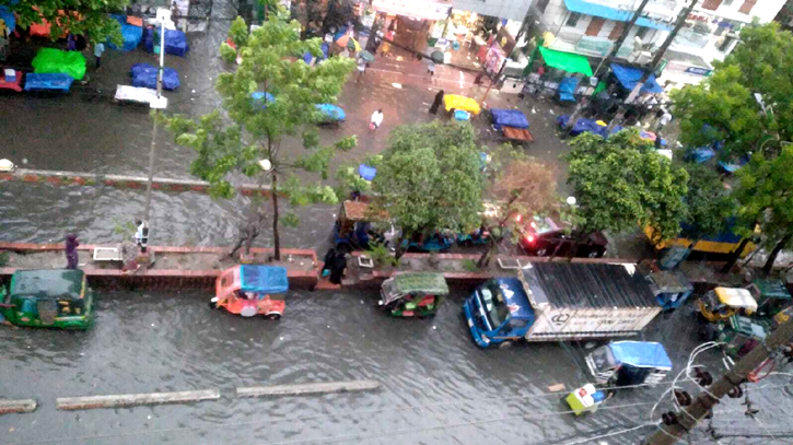 বৃষ্টিতে নাঃগঞ্জ মহানগরী অচল !